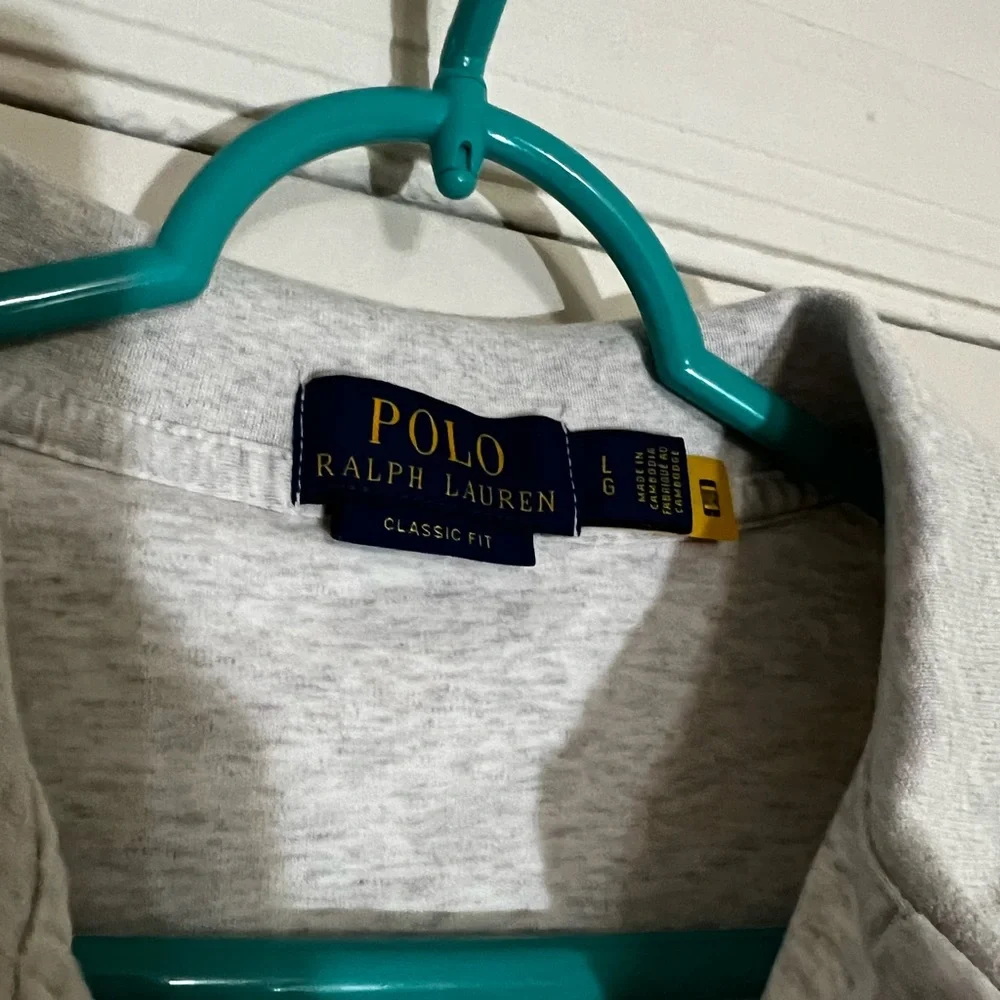 Grey Polo Ralph Lauren classic fit polo shirt
Size Large
In great condition - Picture 4 of 6